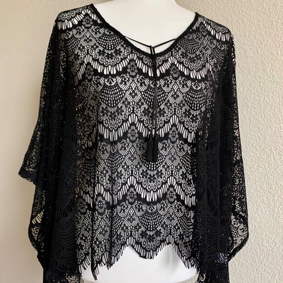 EXPRESS Cropped Lace Poncho Black Size M/L NWT - Picture 2 of 8
